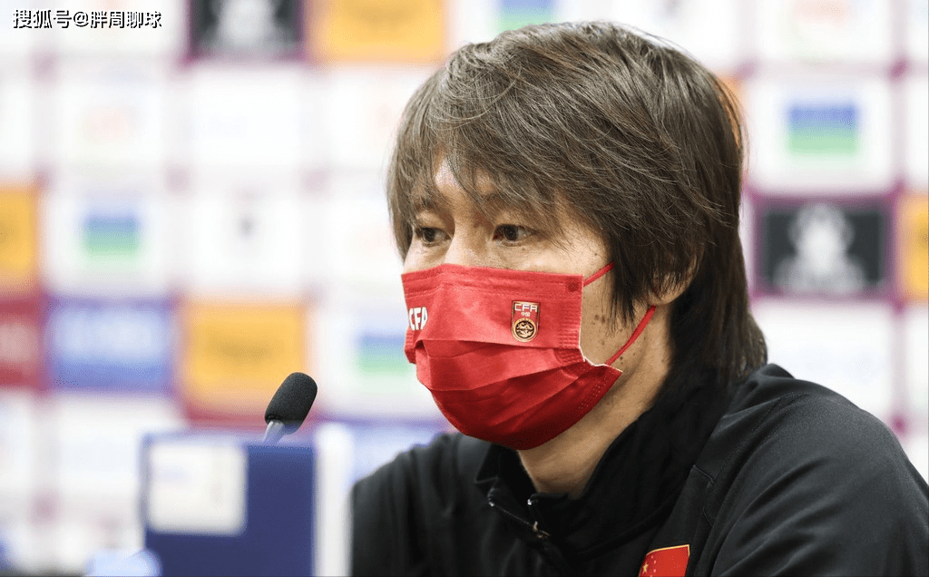 包含赛前体能课后，武汉三镇远射贴柱备战法国杯，质疑声仍在，纪律约束更严格的词条
