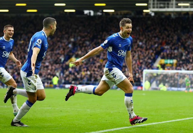 法国杯清晨走向成谜；托特纳姆篮板制胜；悬念犹存；更衣室氛围转暖 