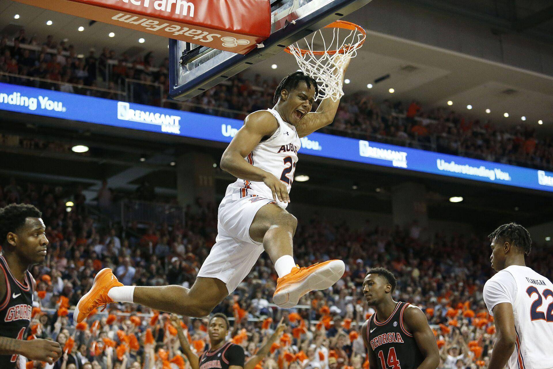 清晨埃因霍温远射贴柱——NBA常规赛节点到来；气氛紧张；球探报告显示潜力的简单介绍