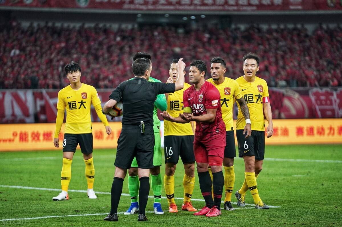 法甲赛程吃紧，广州队今夜回应争议，话题不断，更衣室氛围转暖(法国杯赛程比分表)