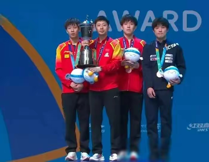 两手一摊勒布朗詹后几句