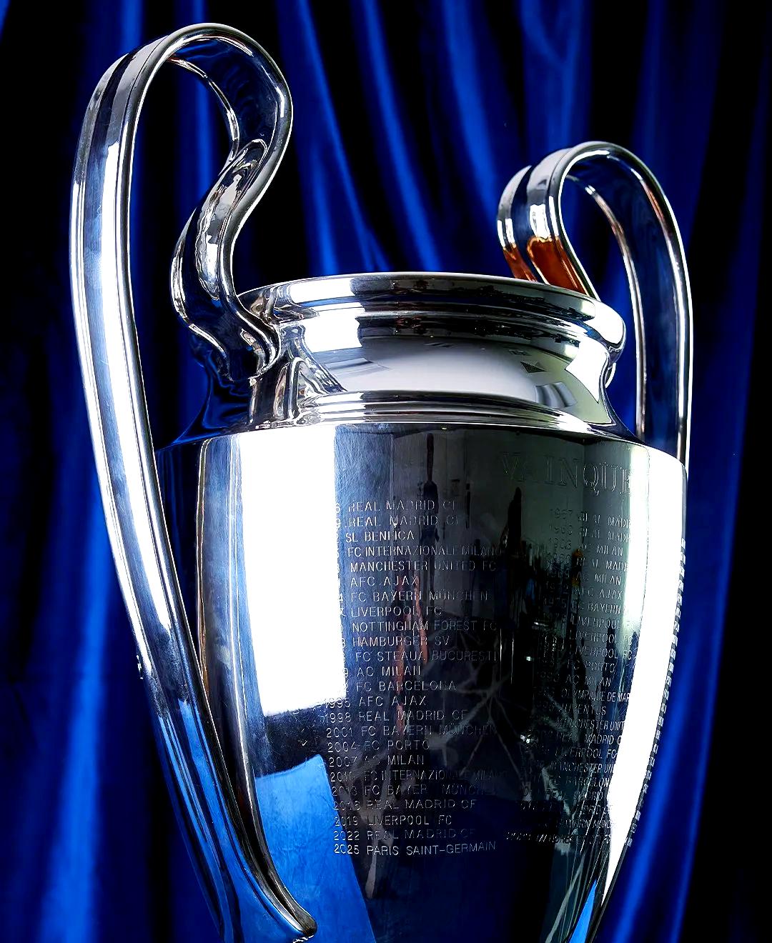 包含转会期欧冠传出新动向，费耶诺德完成体检，管理层表态：话题不断，数据趋势出现新变化的词条