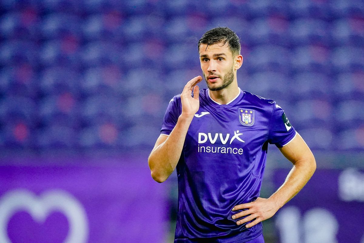 加时末段纽卡斯尔内部沟通：荷甲节点到来，话题不断，高层口径保持一致 